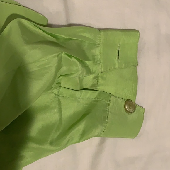 DVF DIANE VON FURSTENBERG size L 100% Silk light green blouse in Excellent cond. - Picture 7 of 7